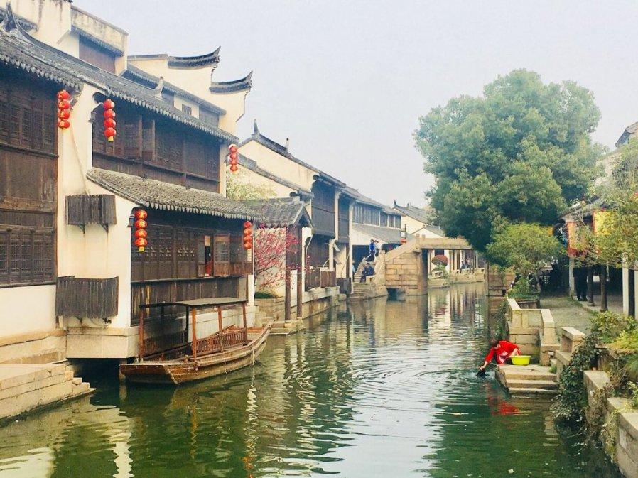 学校要建一个器材是其中每个正方形的边长是20分米这个器材室的面积是多少平方？游戏画面